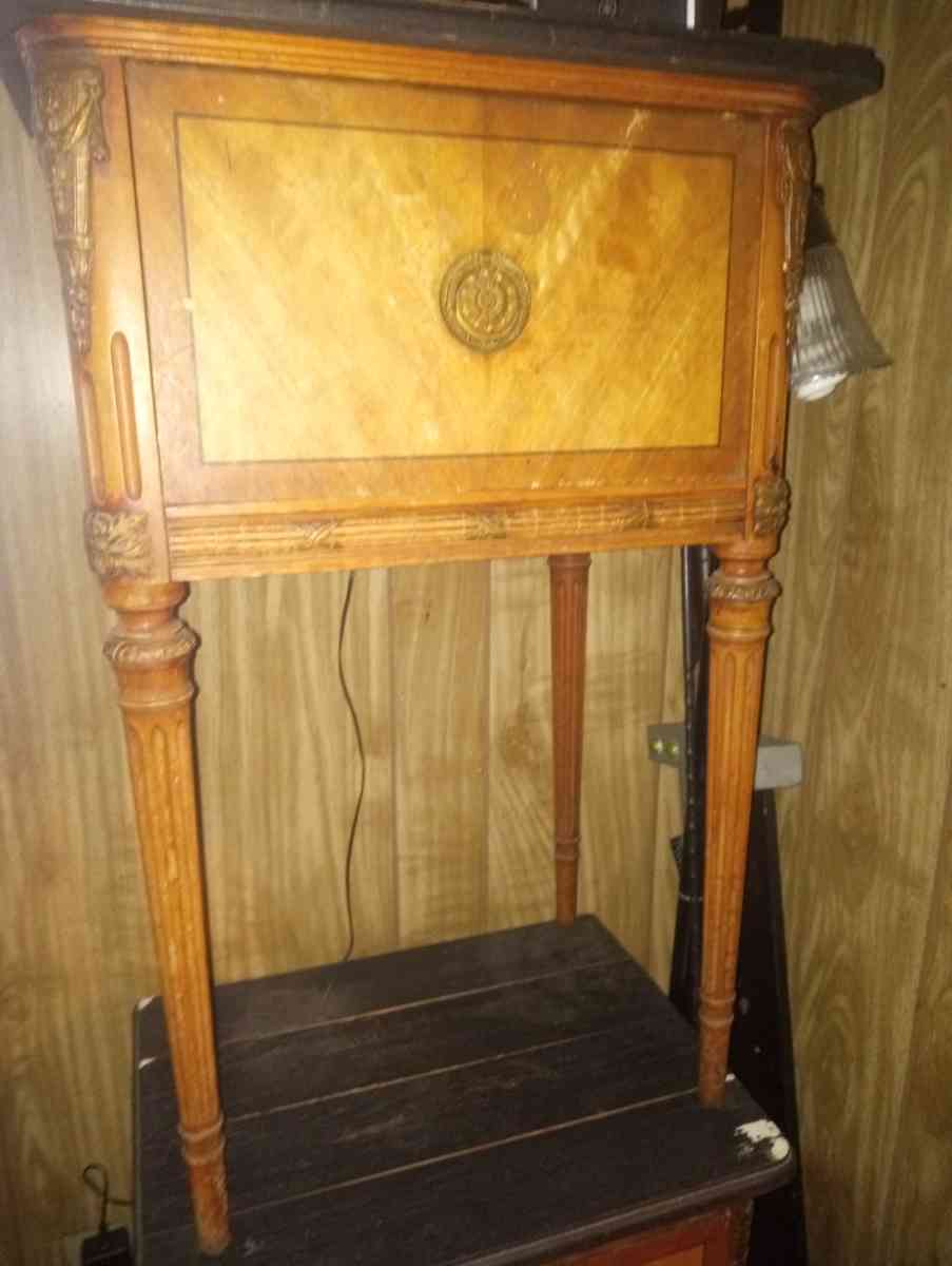 2 Antique solid wood end tables - Yucaipa, California