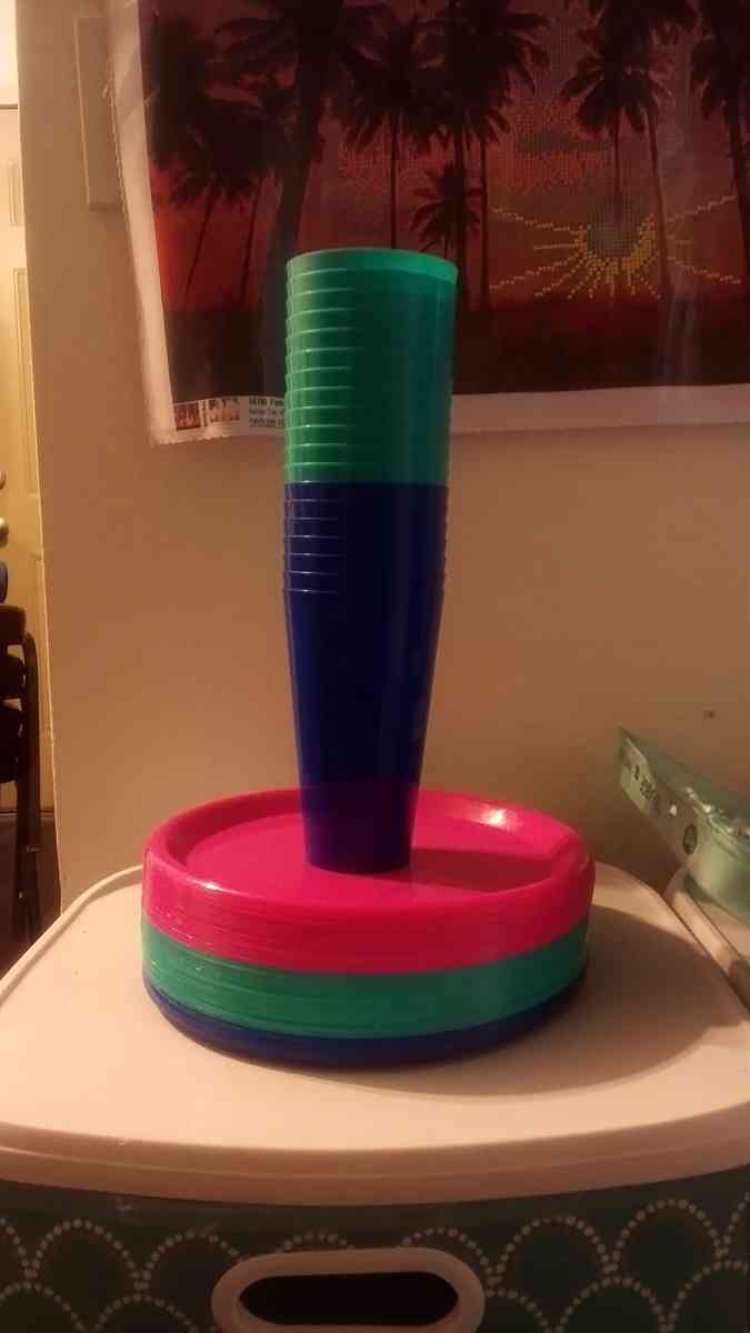 colorful cups and plates used like new - Prescott, Michigan