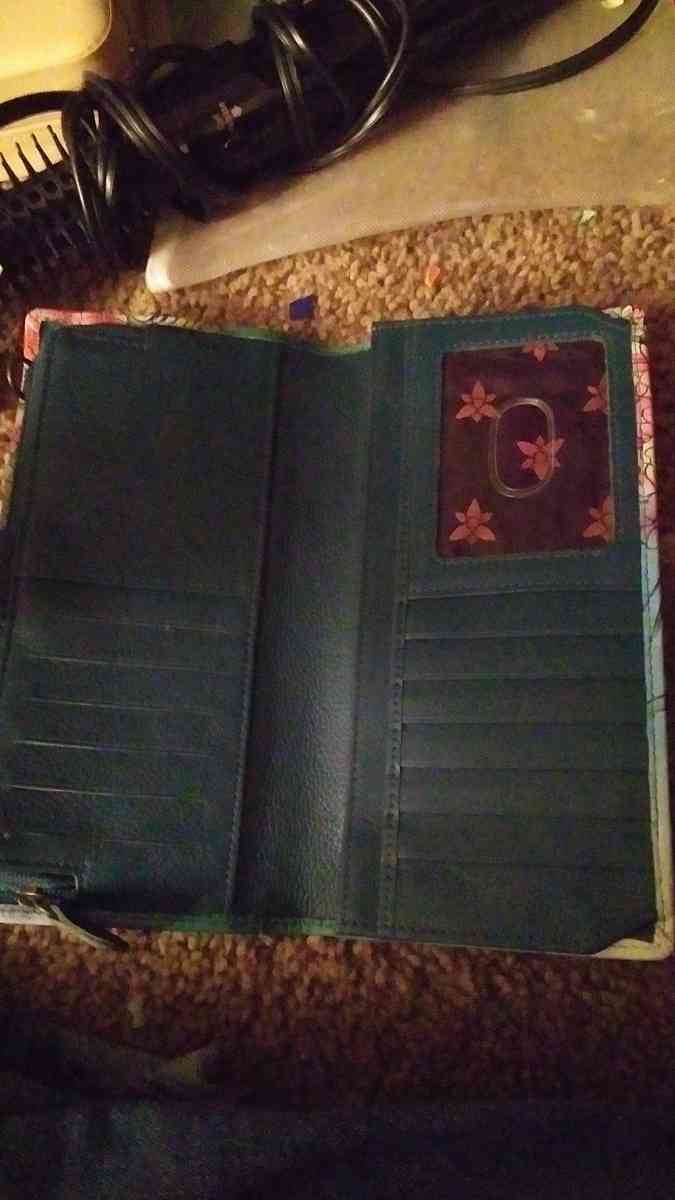 leather wallet - Fairview, Oregon - FleaMarketBay