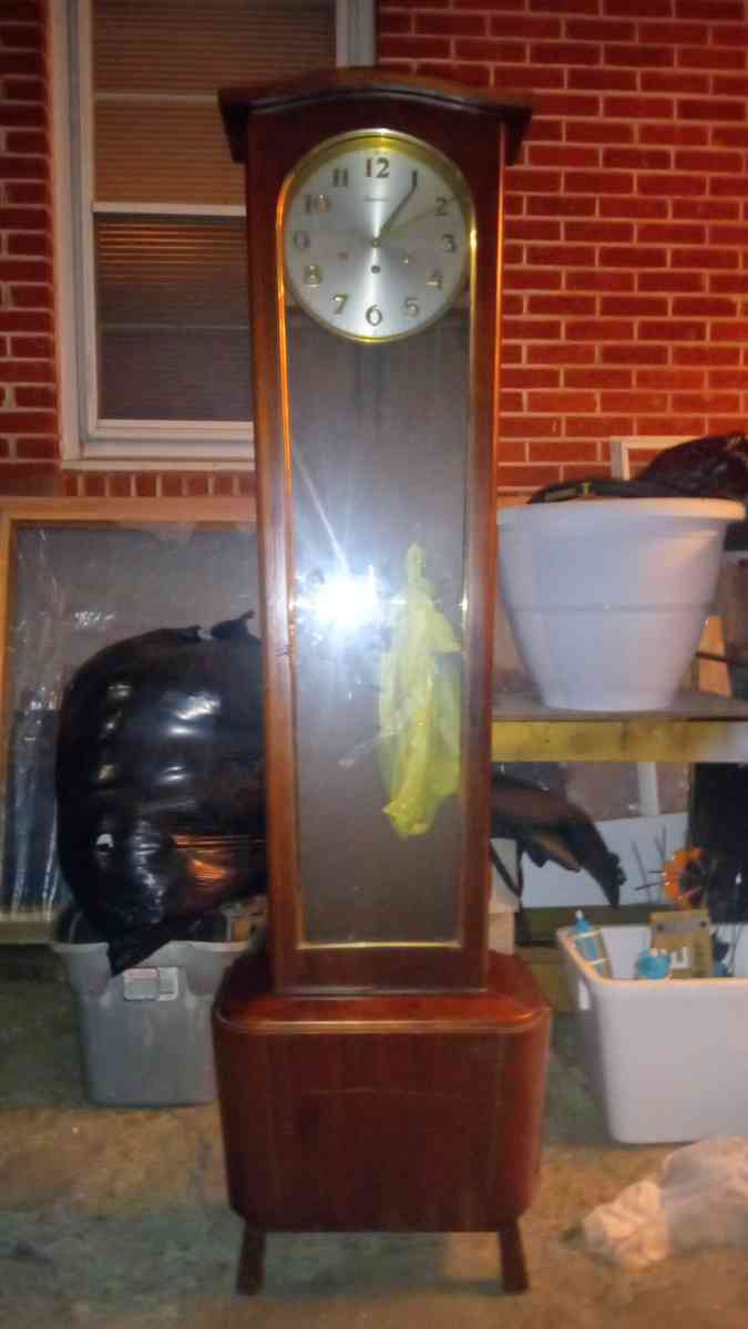 grandfather clock - Rockwood, Tennessee