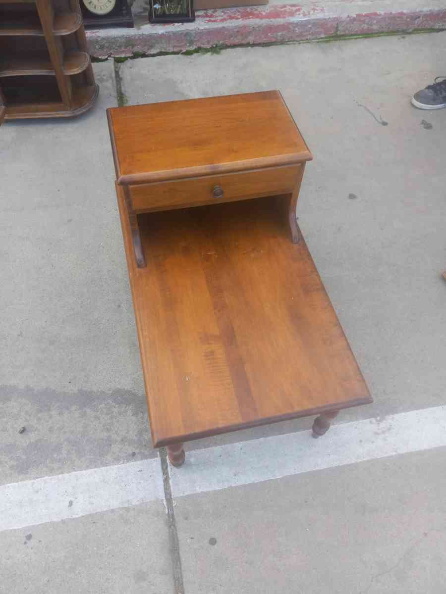 wood cigar end table - Tulare, California
