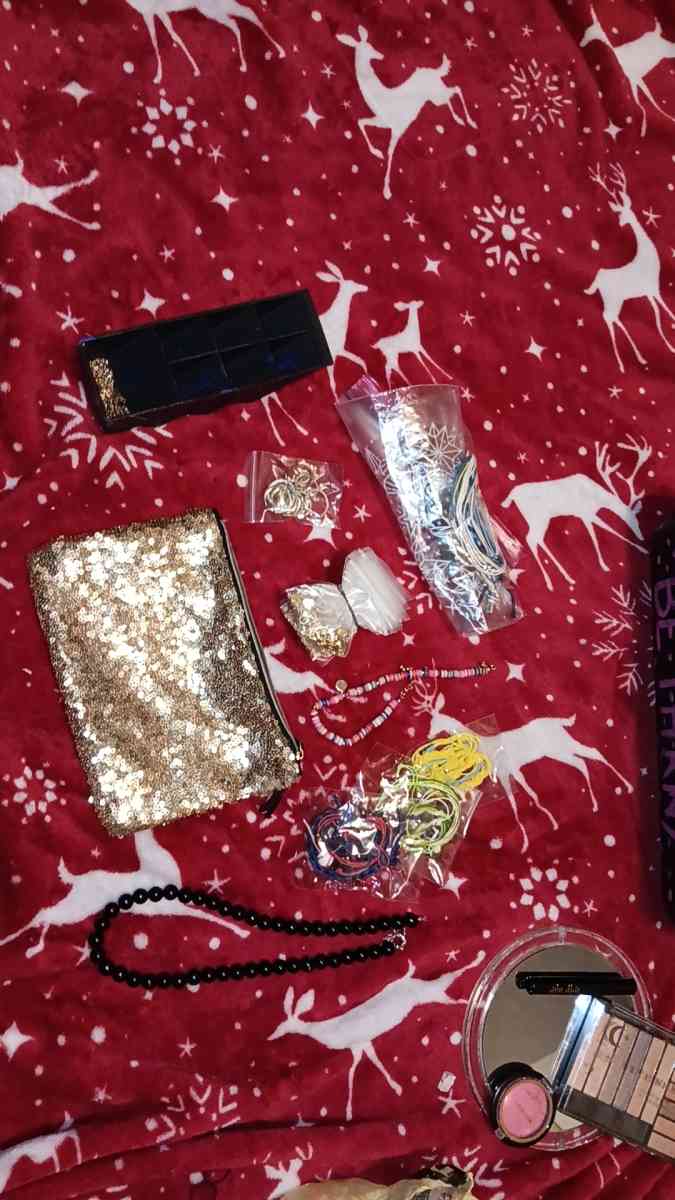 Necklaces rings bracelets belly laces - Hopkinsville, Kentucky - FleaMarketBay