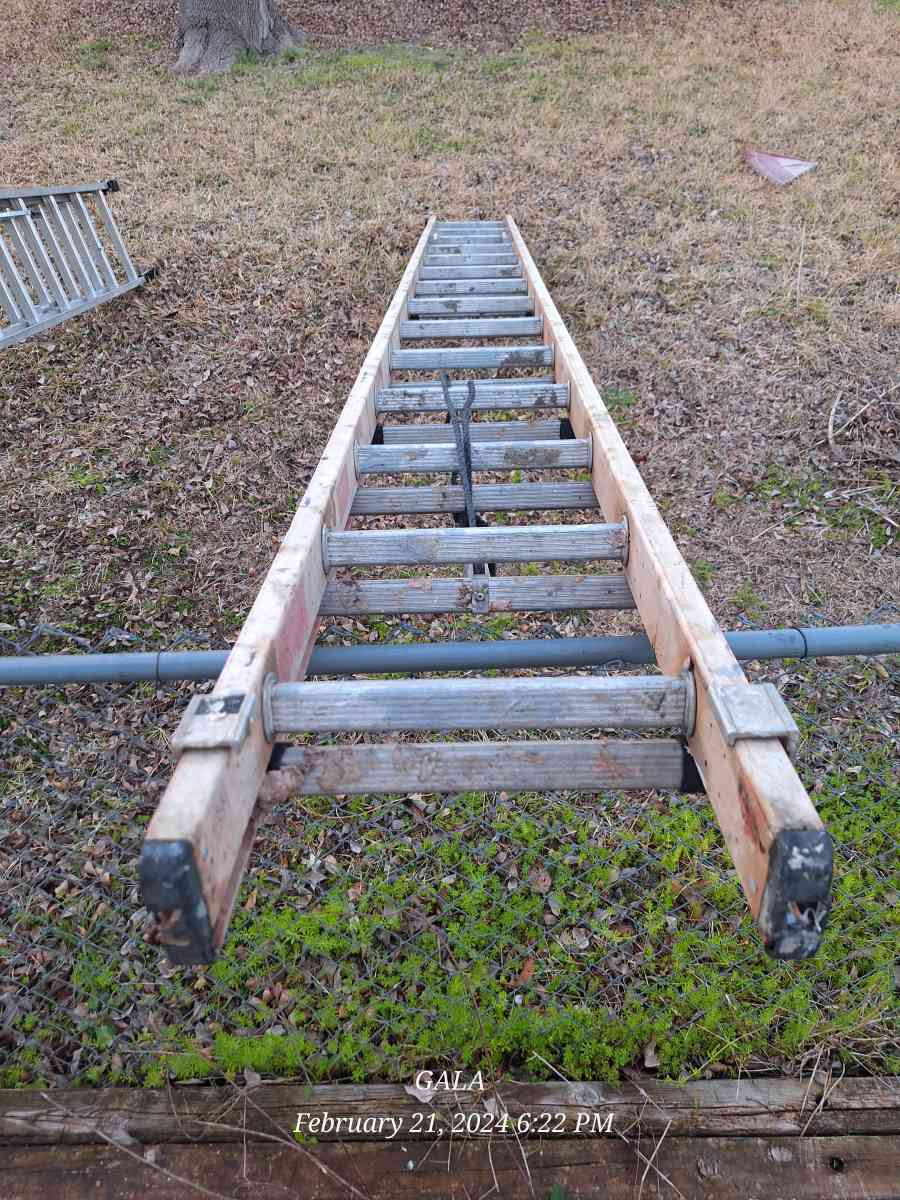 Werners multipurpose 28 ft Fiberglass Extension Ladder - Austin, Texas