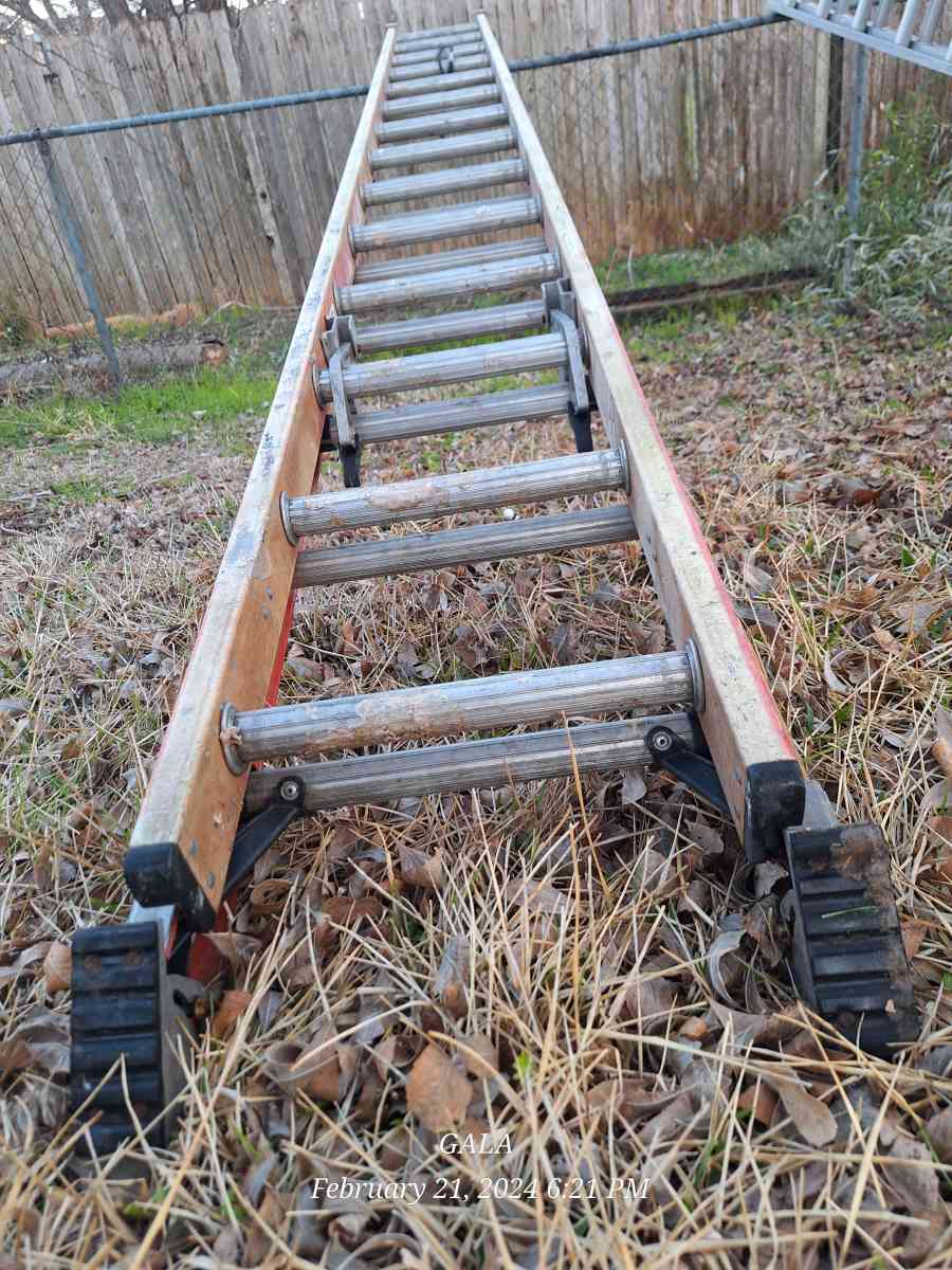 Werners multipurpose 28 ft Fiberglass Extension Ladder - Austin, Texas - FleaMarketBay
