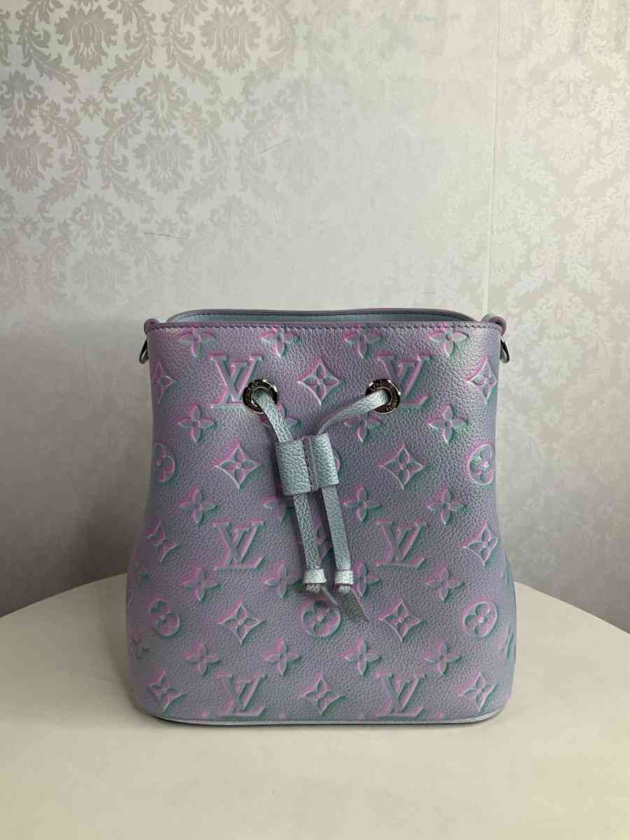 purses - Redwood City, California - FleaMarketBay