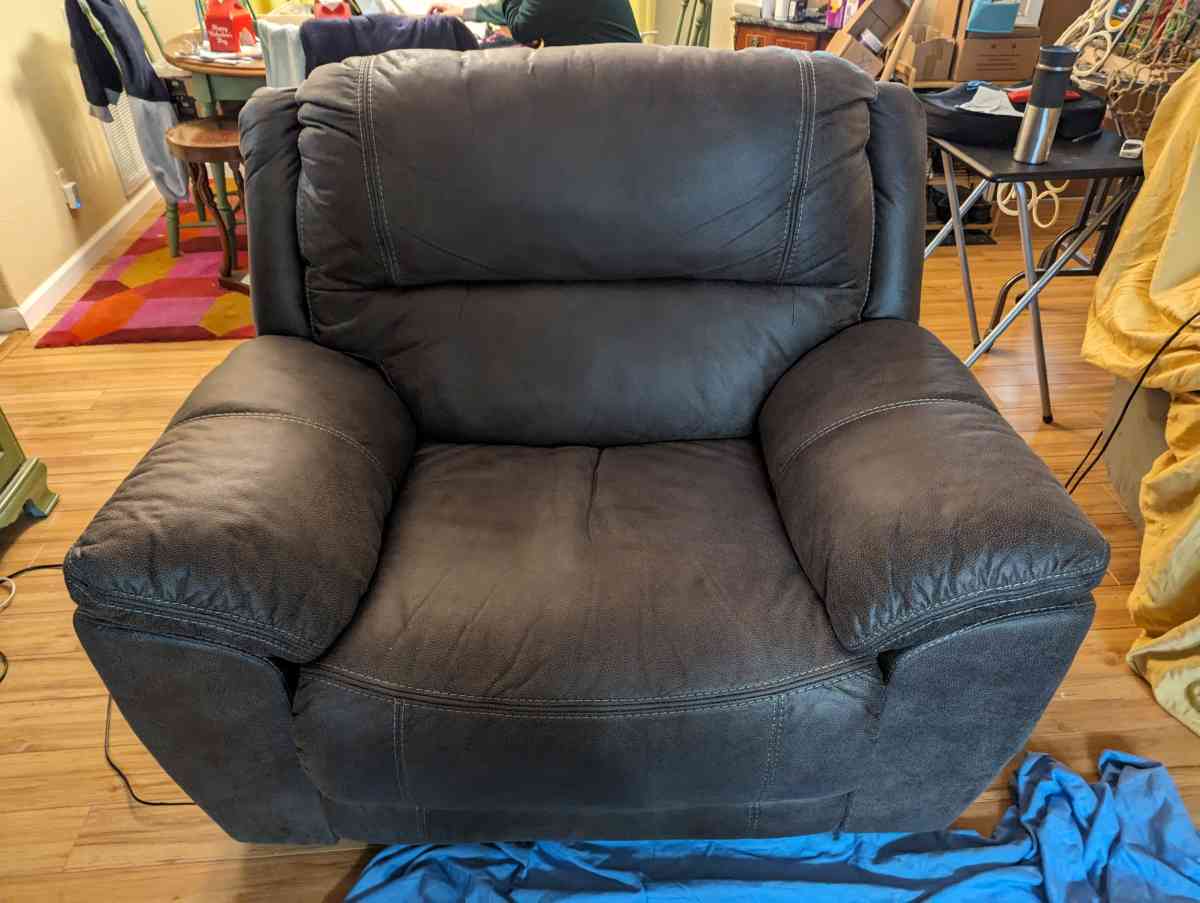 Cranedall Quarry Wide WALL HUGGER Power Recliner USA - Coconut Creek, Florida - FleaMarketBay