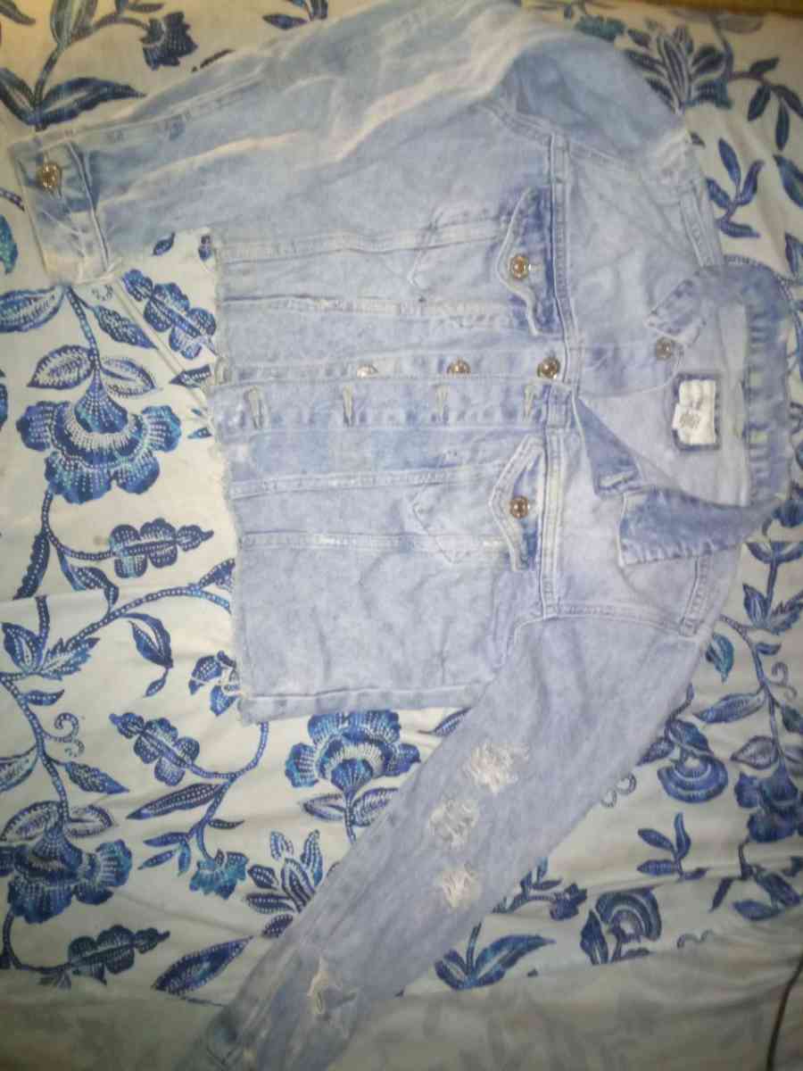 forever 21 denim jacket - Cleveland, Tennessee - FleaMarketBay