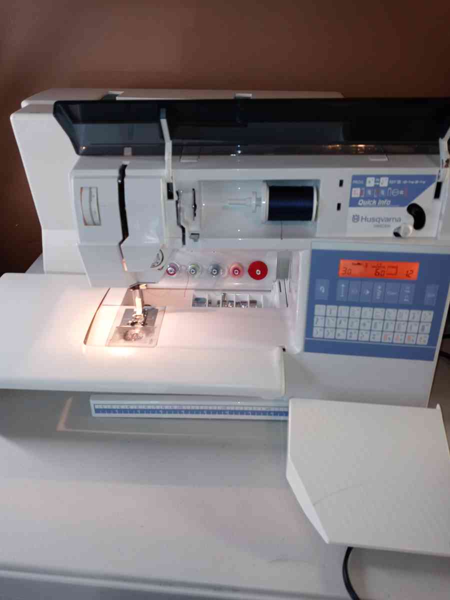 Husqvarna Rose 400 embroidery sewing machine - Dayton, Ohio