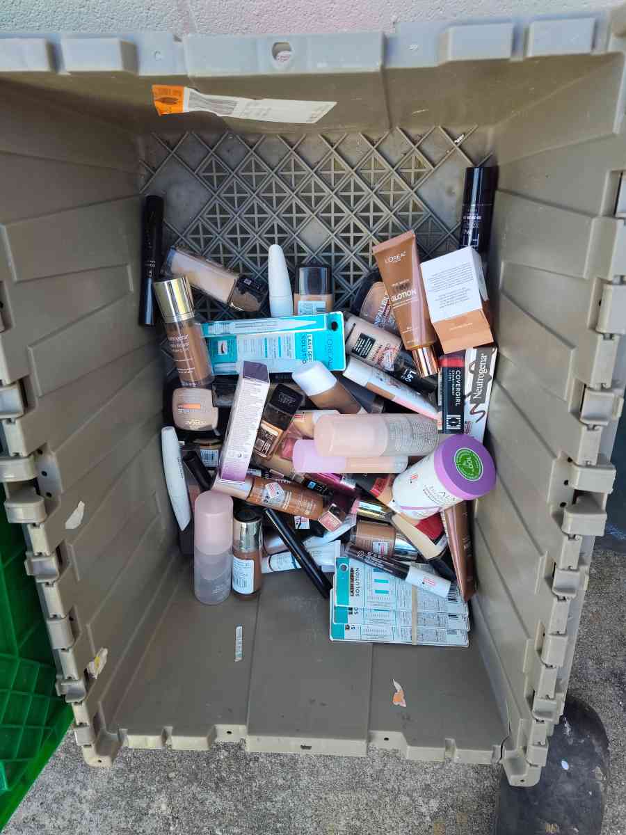 makeup - Katy, Texas - FleaMarketBay