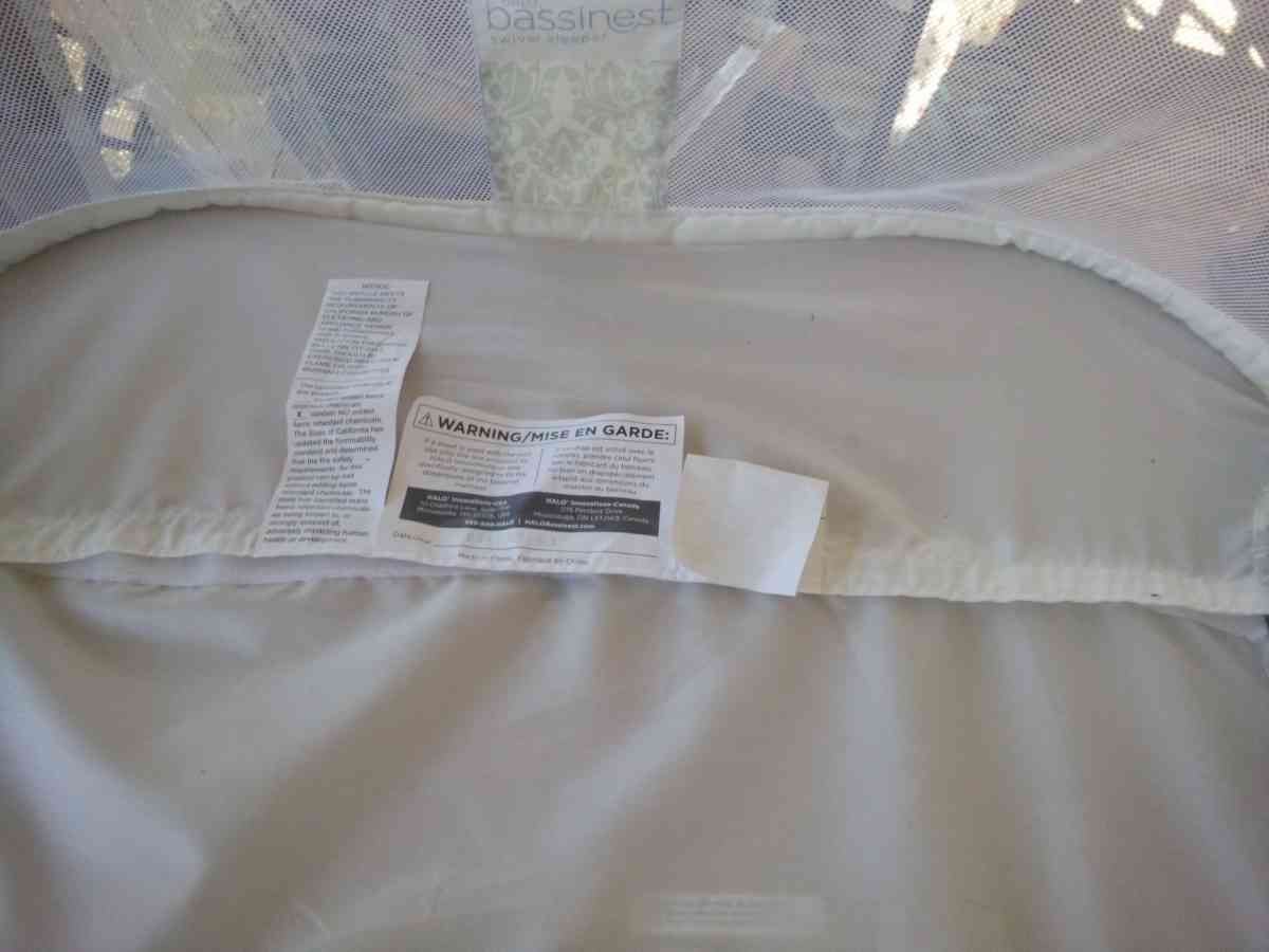 halo bassinet it swivels on stand - South Pittsburg, Tennessee - FleaMarketBay