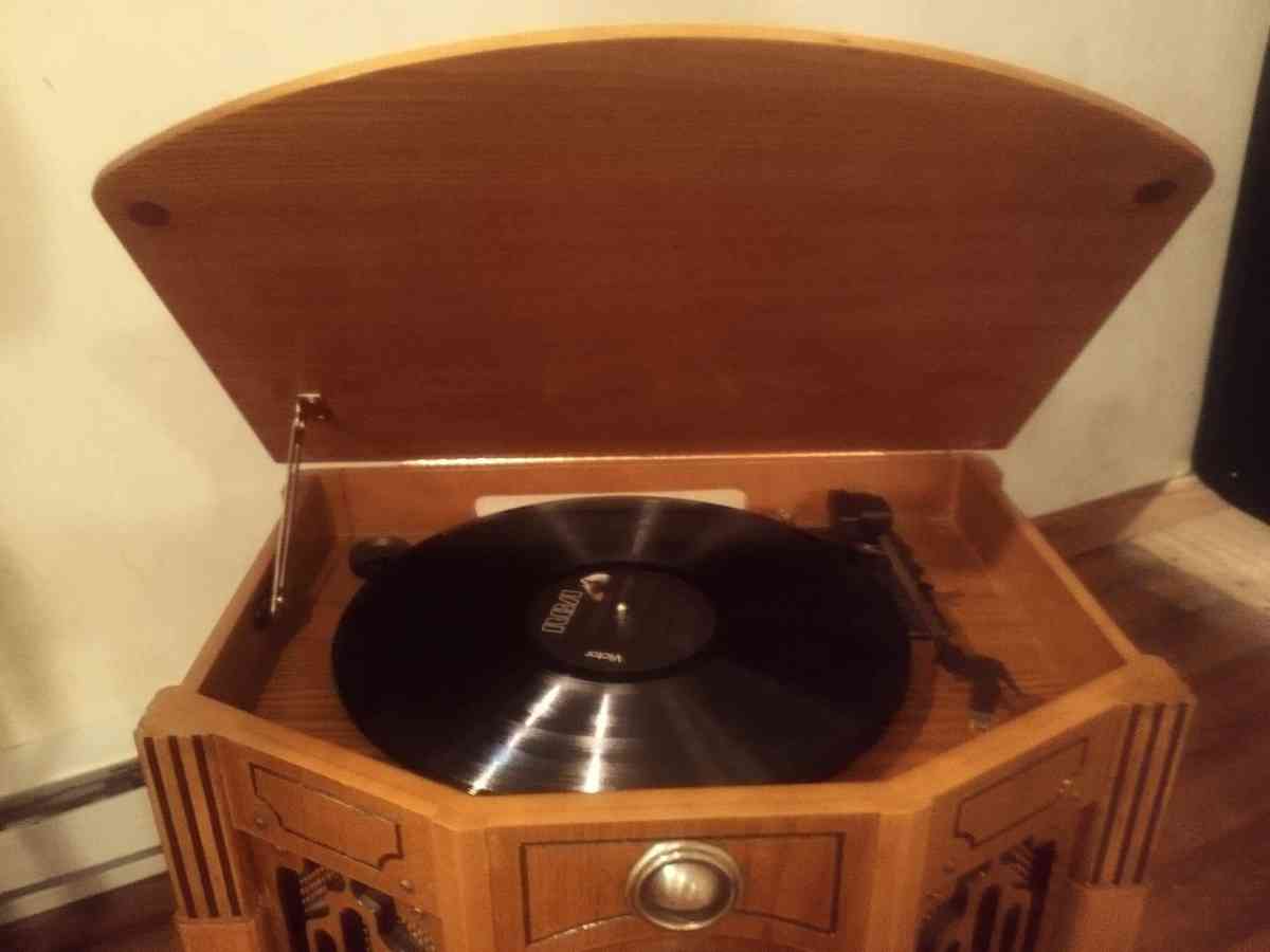 Thomas Pacconi record player - Latrobe, Pennsylvania