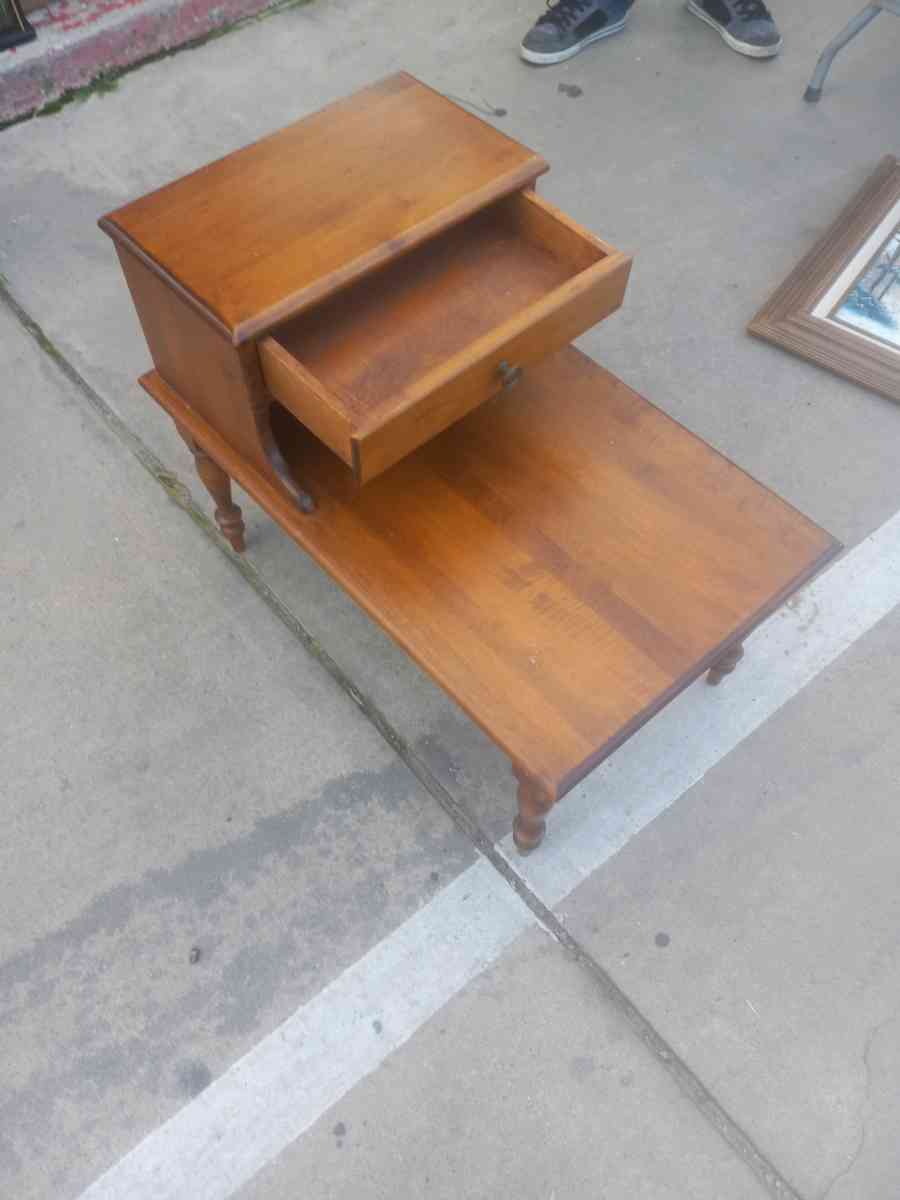 wood cigar end table - Tulare, California - FleaMarketBay