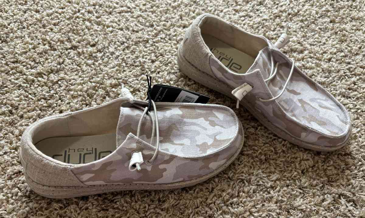BRAND NEW WOMENS HEY DUDES - Cedar Falls, Iowa - FleaMarketBay