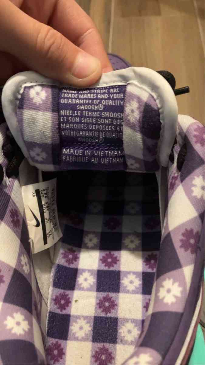 Purple Lobster Sb 7 - Dickinson, Texas - FleaMarketBay