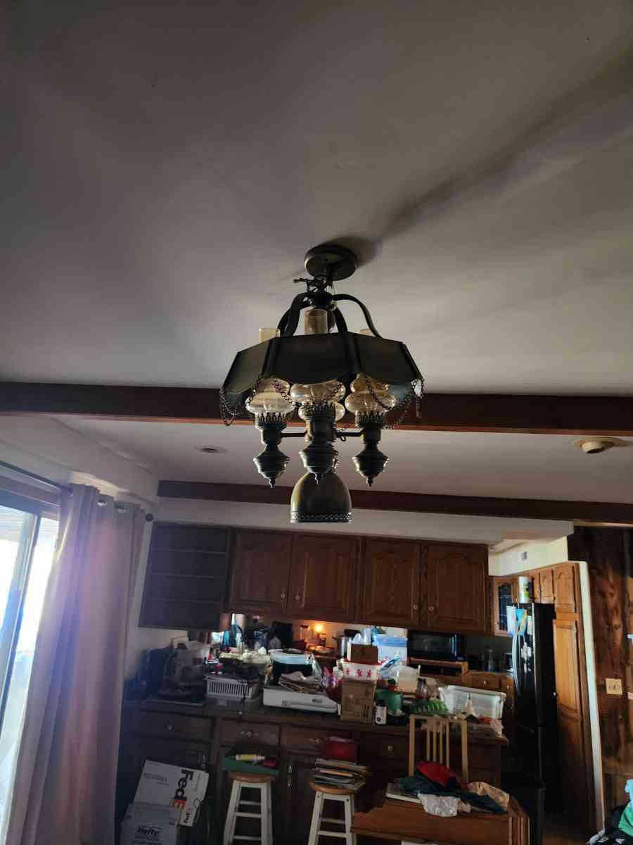 ranch Style Dining Table  ceiling lamp  dishwasher   shelf - Penn Valley, California - FleaMarketBay