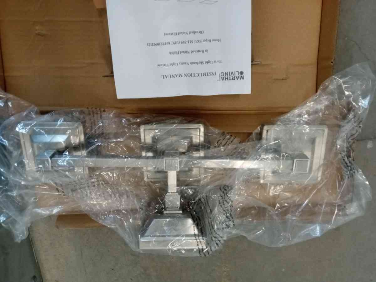 three light spotlight new - Adelanto, California - FleaMarketBay