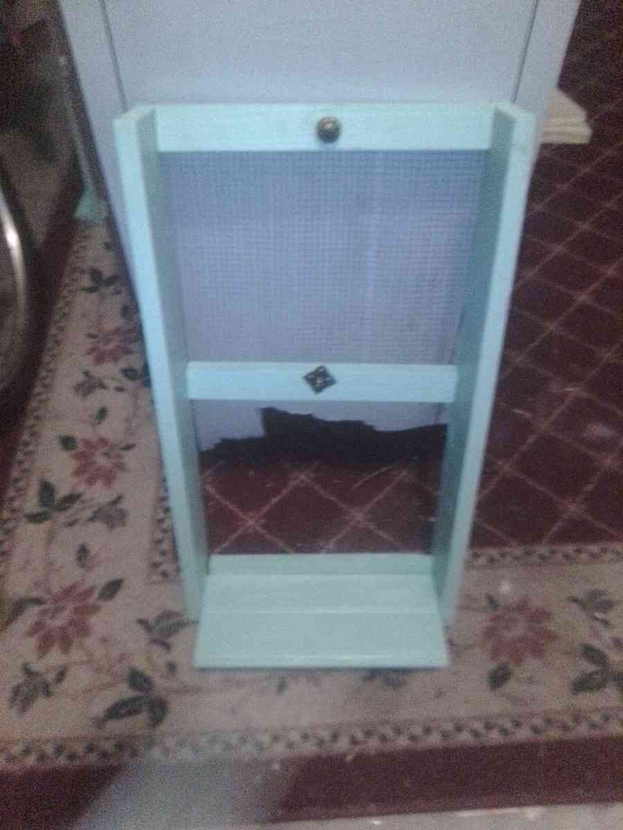 handmade chicken wire jewelry display - Inverness, Florida - FleaMarketBay