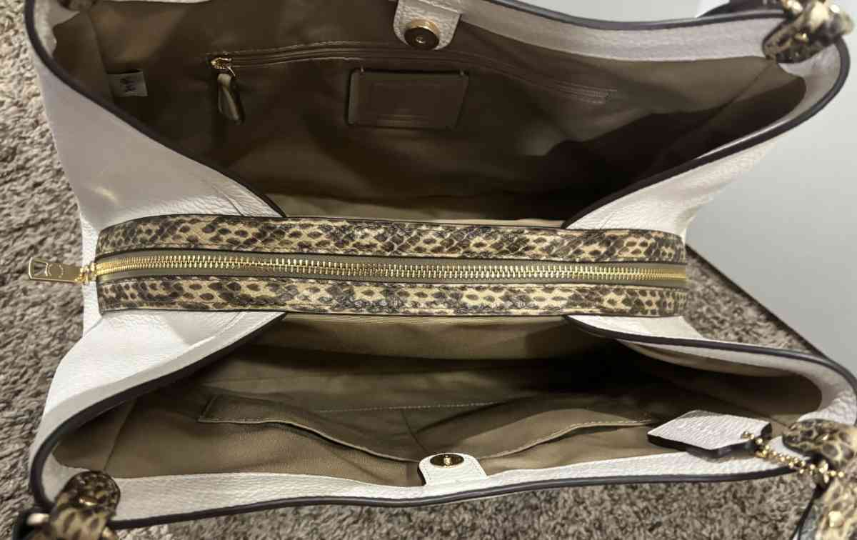 BRAND NEW COACH HANDBAG - Cedar Falls, Iowa - FleaMarketBay