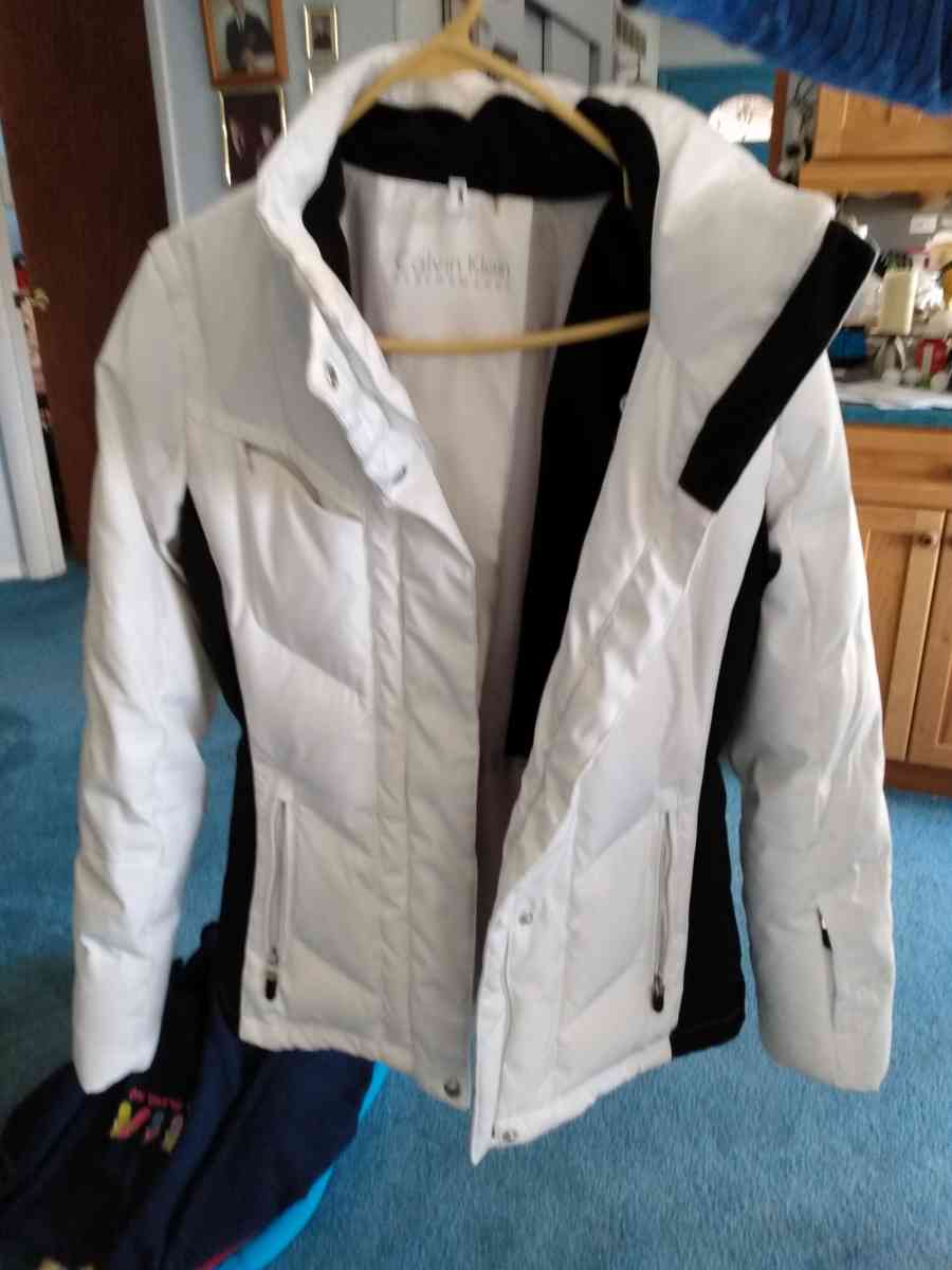 Calvin Klein performance winter coat with smart phone pocket - Cincinnati, Ohio - FleaMarketBay