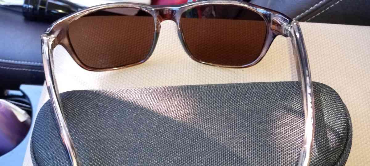the sunglasses Maui Jim - Adelanto, California - FleaMarketBay