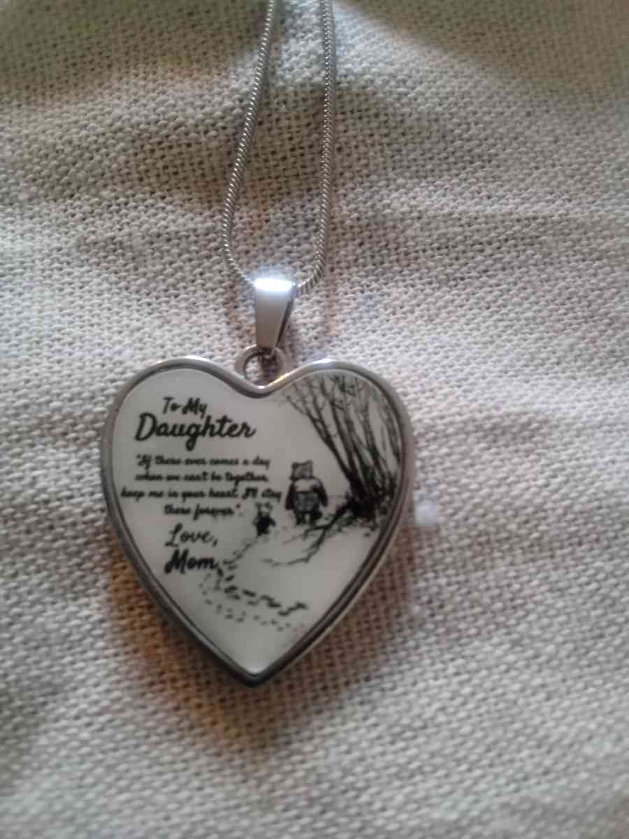 Female necklace - Ontario, New York - FleaMarketBay