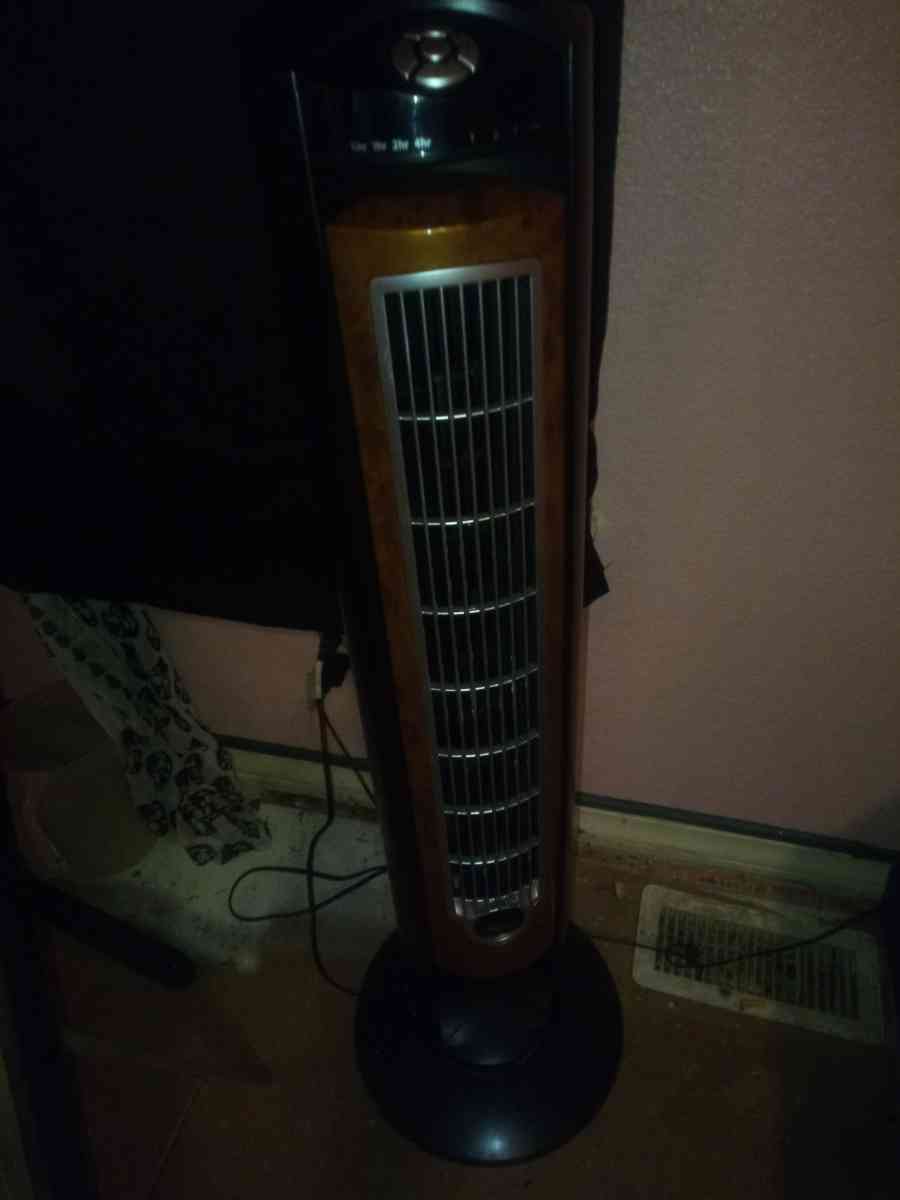 stand up tower fan like new - Torrance, California