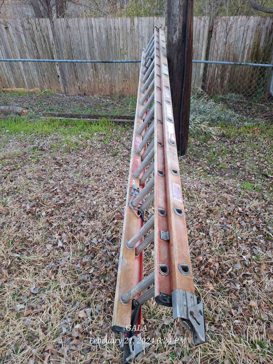 Werners multipurpose 28 ft Fiberglass Extension Ladder - Austin, Texas - FleaMarketBay
