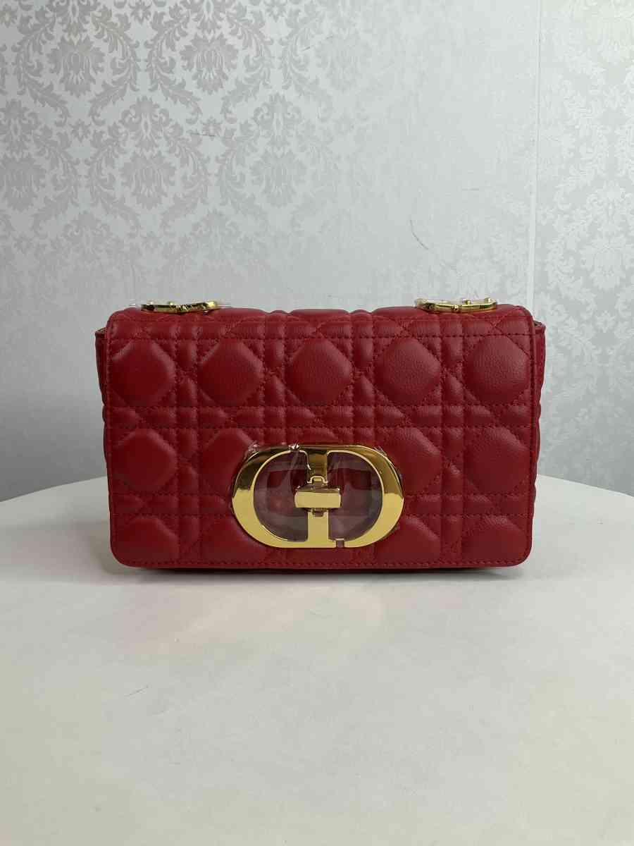 purses - Redwood City, California - FleaMarketBay