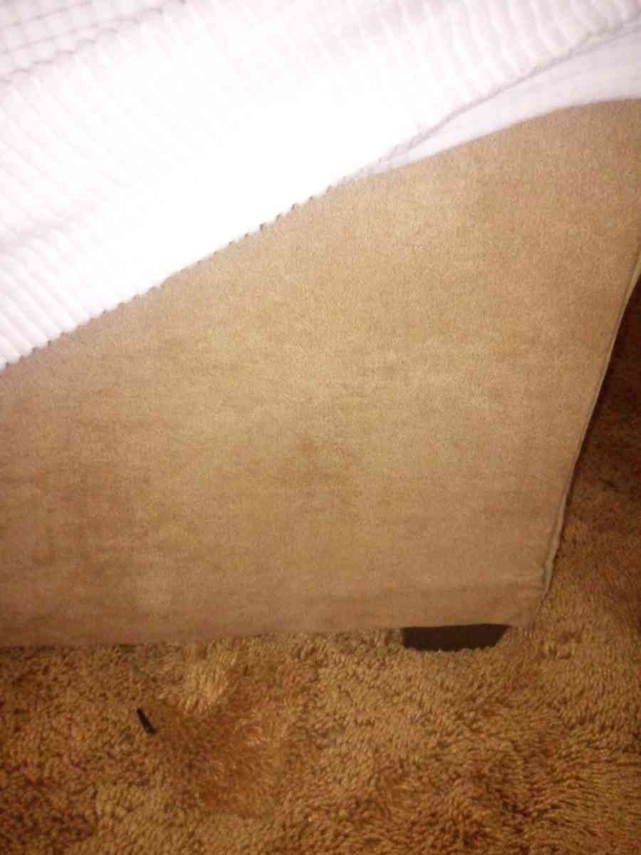 a threepiece couch set comes in gold I have a white covering - Ephrata, Pennsylvania - FleaMarketBay