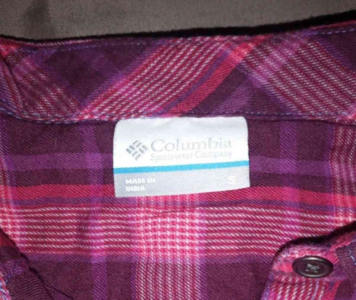 Columbia shirt size small - Cleveland, Tennessee - FleaMarketBay