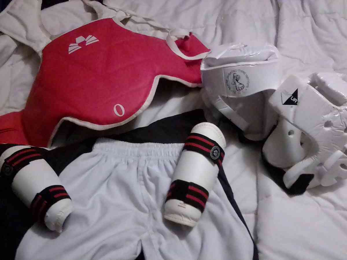 martial arts sparring gear for ages 8 and 9 size small - Irving, Texas - FleaMarketBay