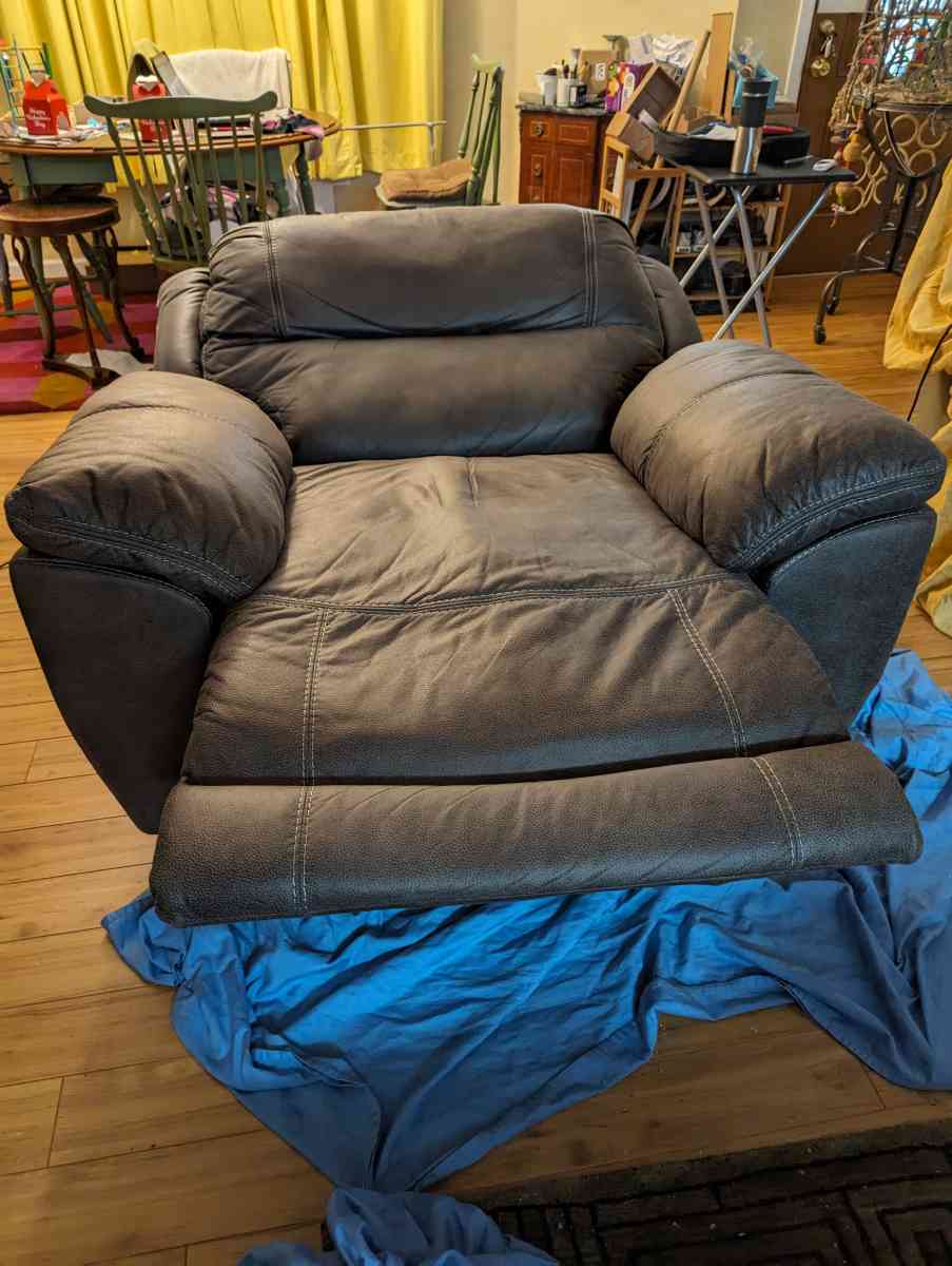 Cranedall Quarry Wide WALL HUGGER Power Recliner USA - Coconut Creek, Florida - FleaMarketBay