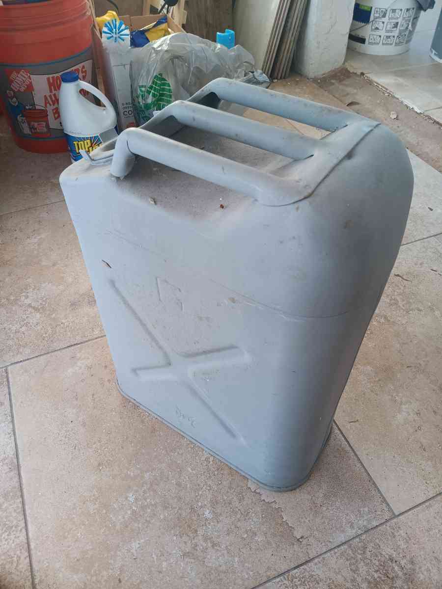 blitz g 5 gal metal gas can - Hudson, Florida - FleaMarketBay