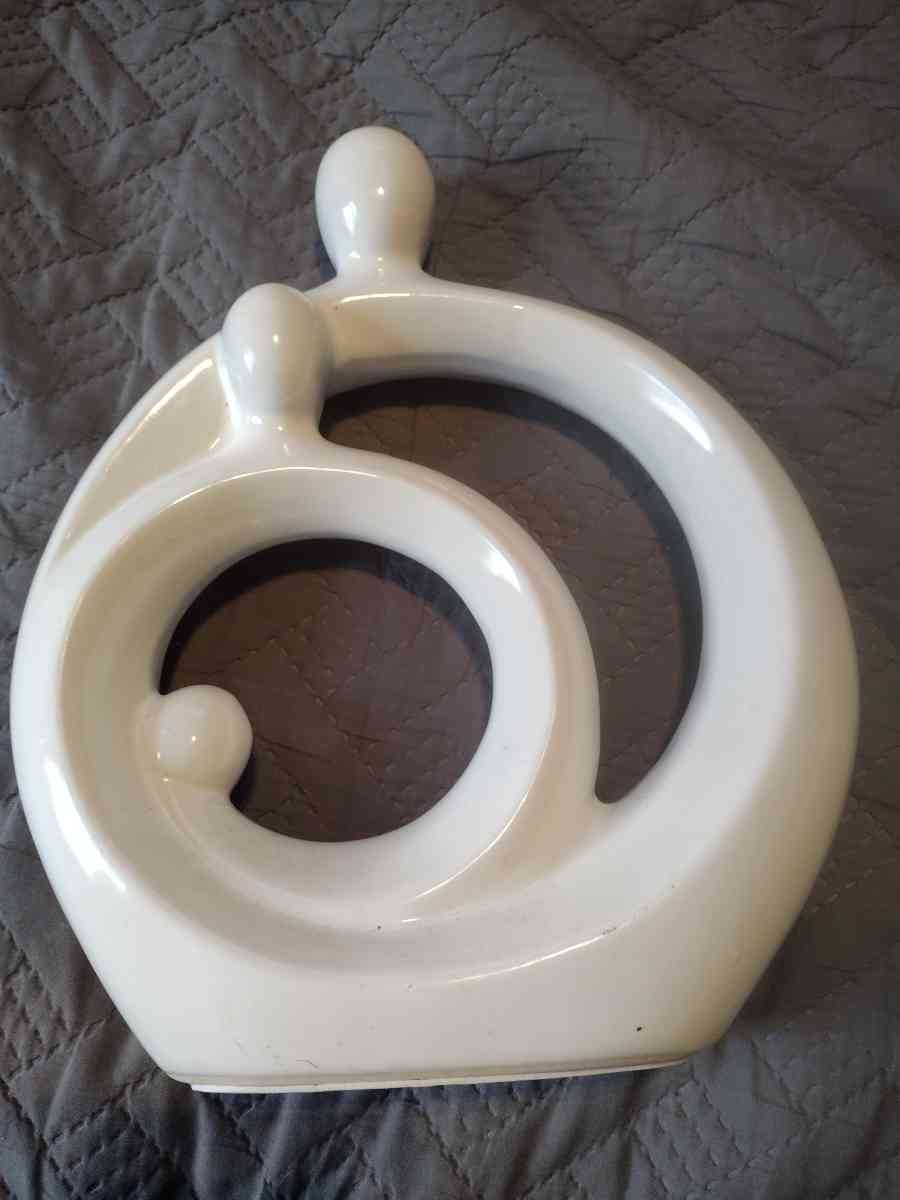 white mother and baby figurine - Passaic, New Jersey - FleaMarketBay