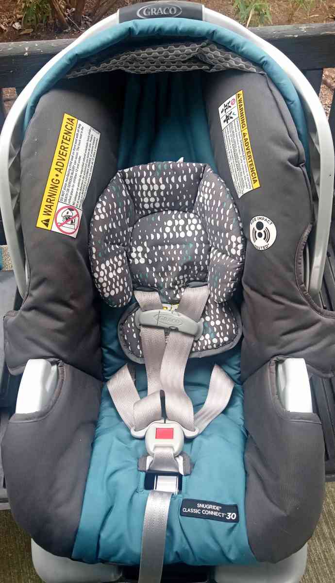 GRACO CAR SEAT AND BASE - Cleveland, Tennessee