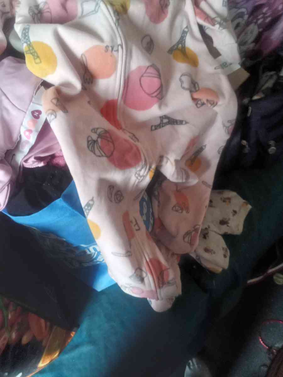 Girls footie pajamas - Ontario, New York - FleaMarketBay