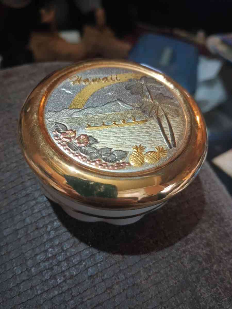 24k plated Hawaii CHOKIN BOX - Philadelphia, Pennsylvania - FleaMarketBay