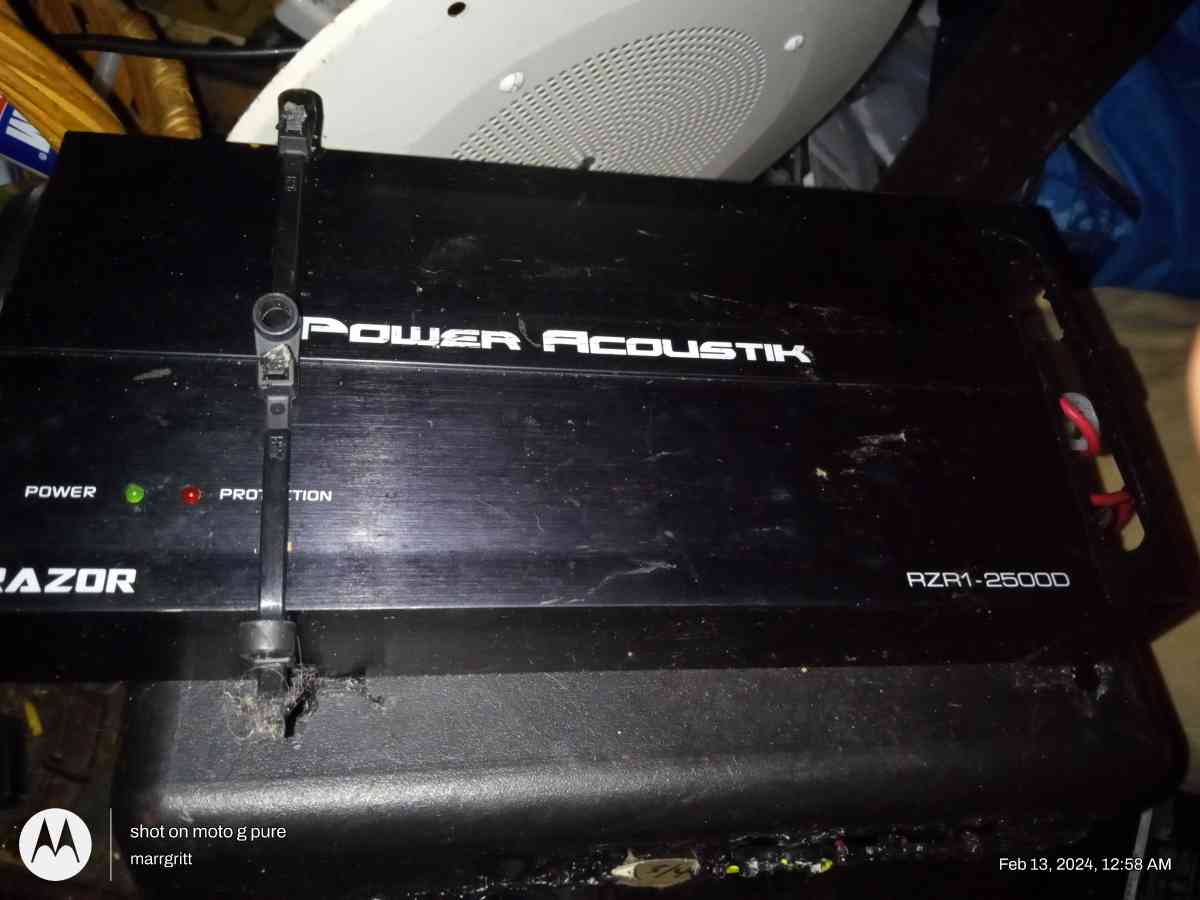 2 12inch Kenwood Speakersand Power Acoustic amp - Valdosta, Georgia - FleaMarketBay