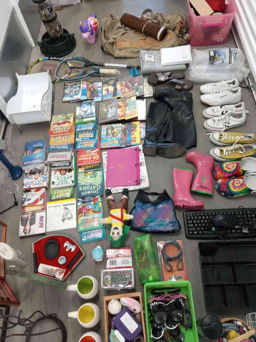 various - Adelanto, California - FleaMarketBay