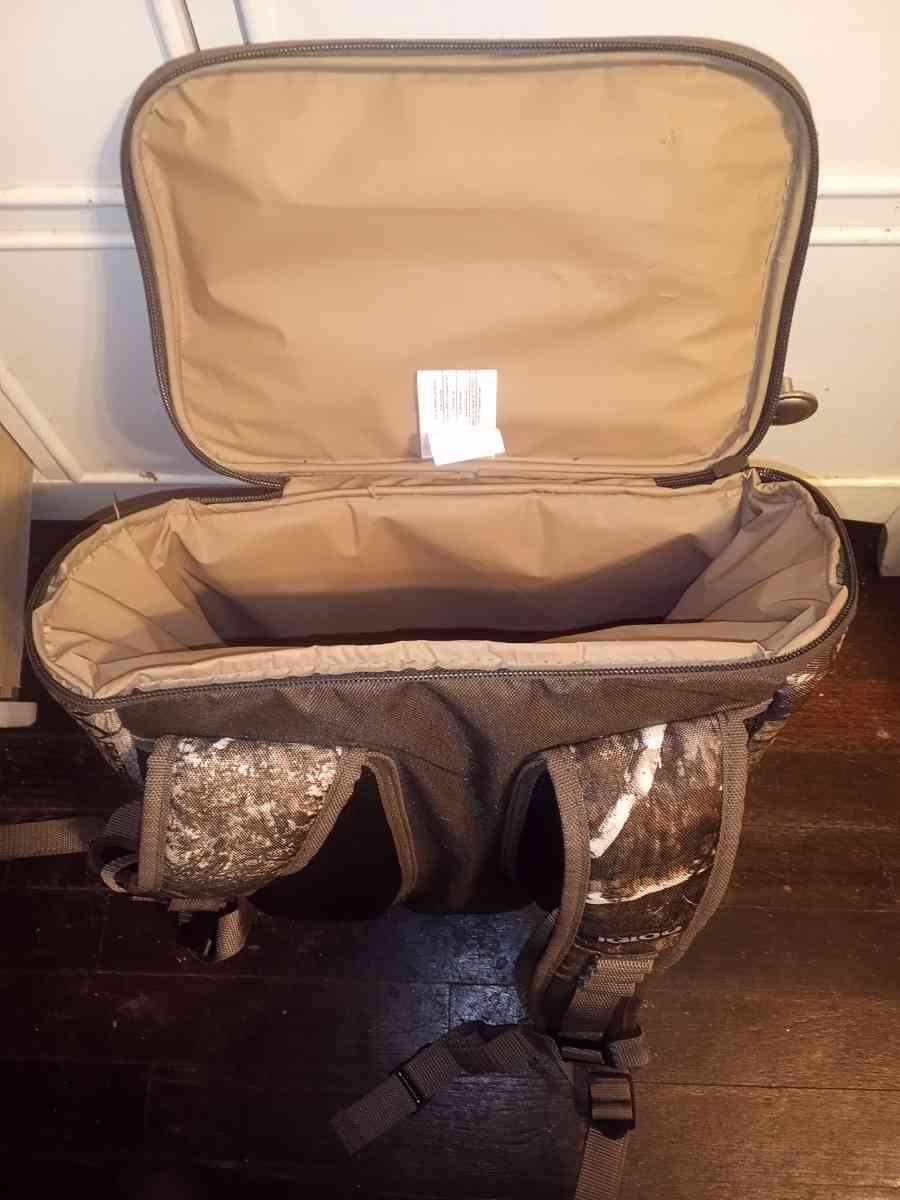 HEAVY DUTY BACKPACK ICE CHEST - Little Rock, Arkansas - FleaMarketBay