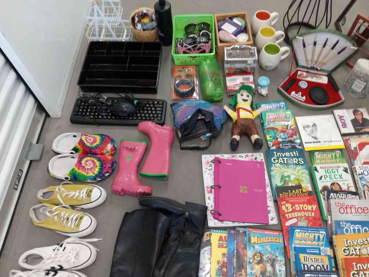 various - Adelanto, California - FleaMarketBay