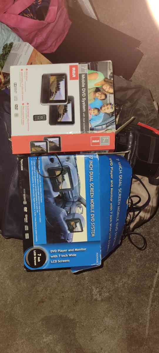 two pairs of mobile TV screens - Manvel, Texas - FleaMarketBay