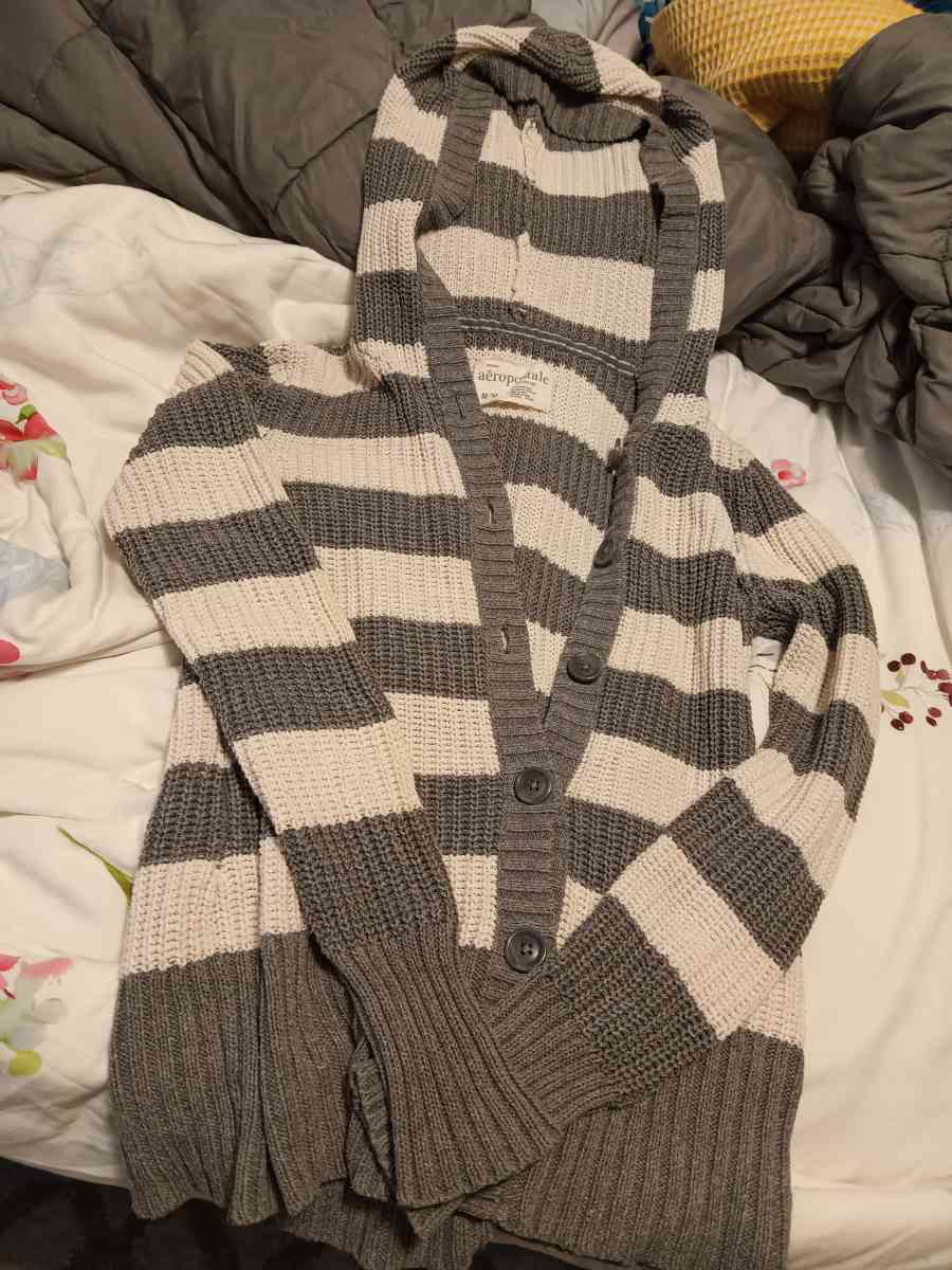 gray sweater - Warriors Mark, Pennsylvania