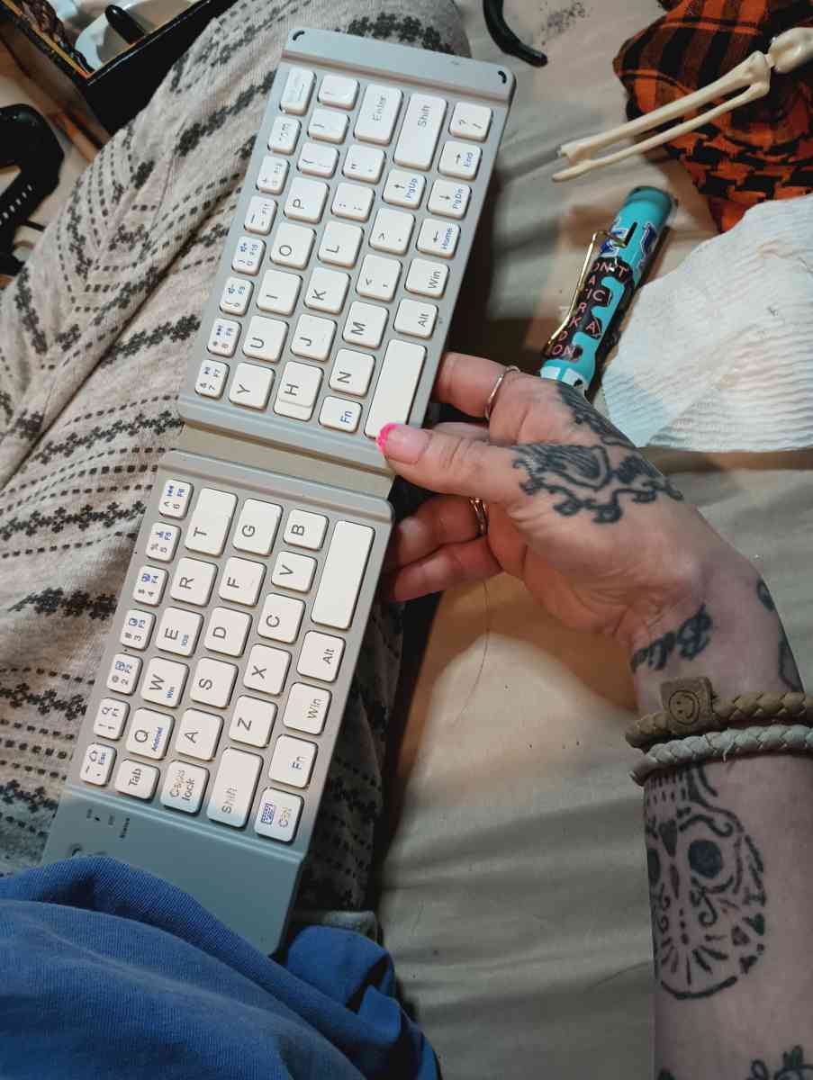 Bluetooth keyboard - Whitesburg, Kentucky