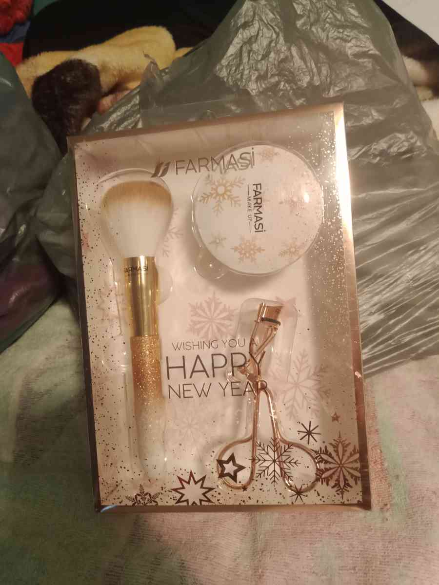 Make up Set - Middlesex, North Carolina