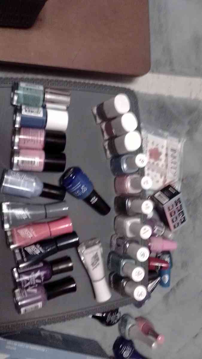 Nail Polish brand new and nail art estimated about 40 bottle - Jay, Oklahoma - FleaMarketBay