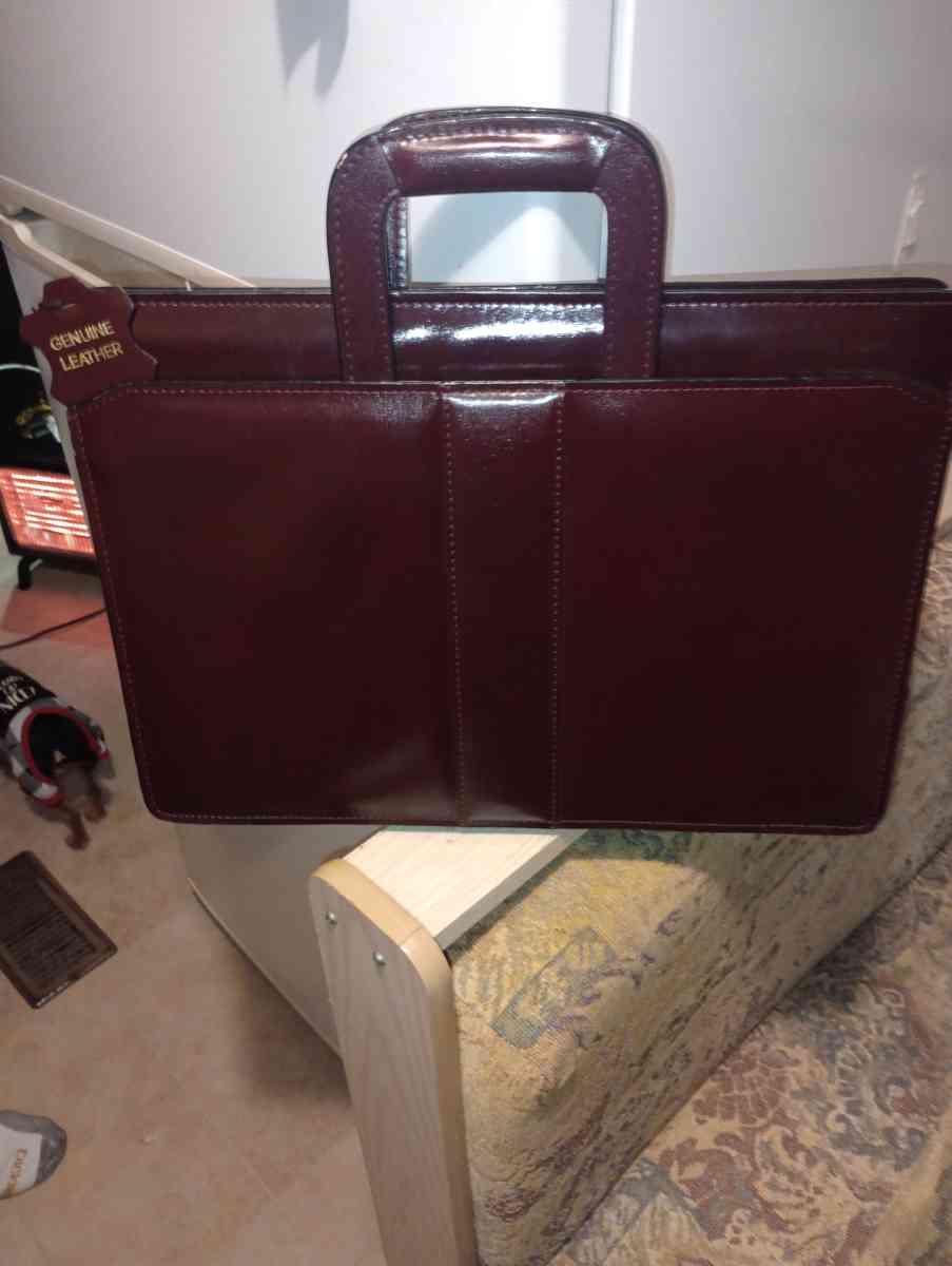 LEATHER BRIEF CASE - Spring Hill, Florida