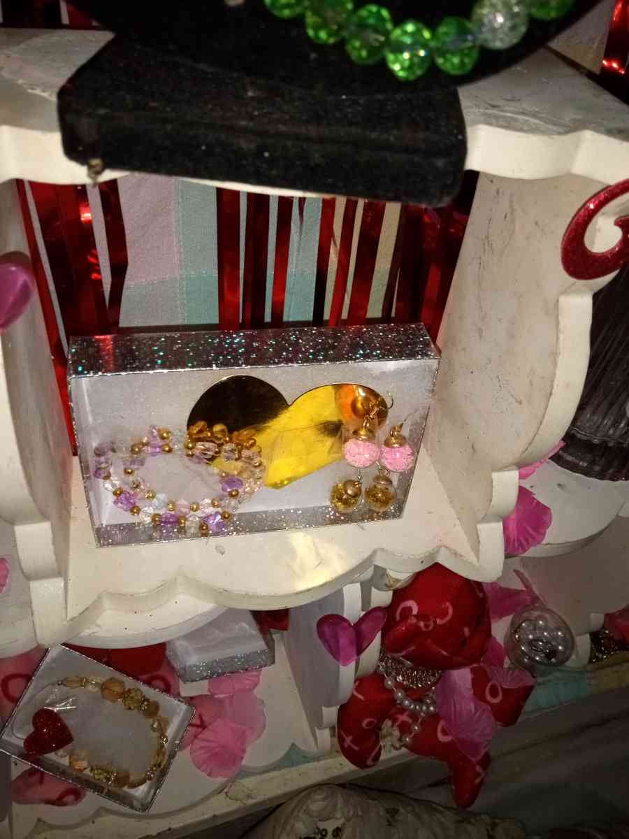 Costume Jewelry and other homemade art - Newberg, Oregon - FleaMarketBay