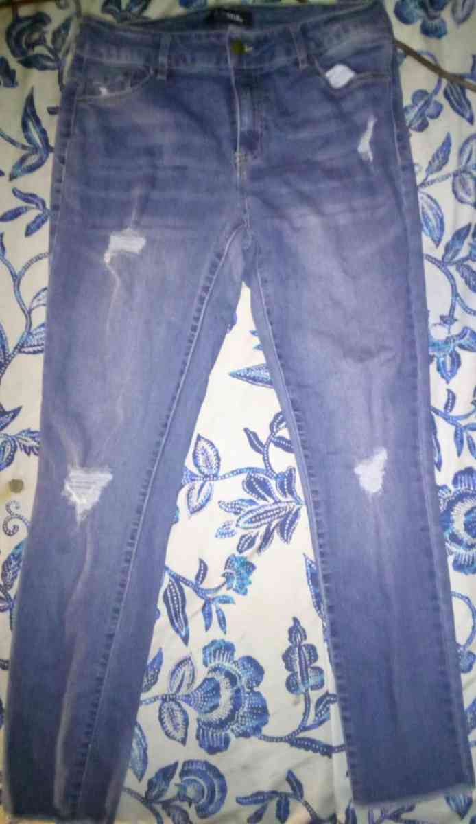 d jeans - Cleveland, Tennessee