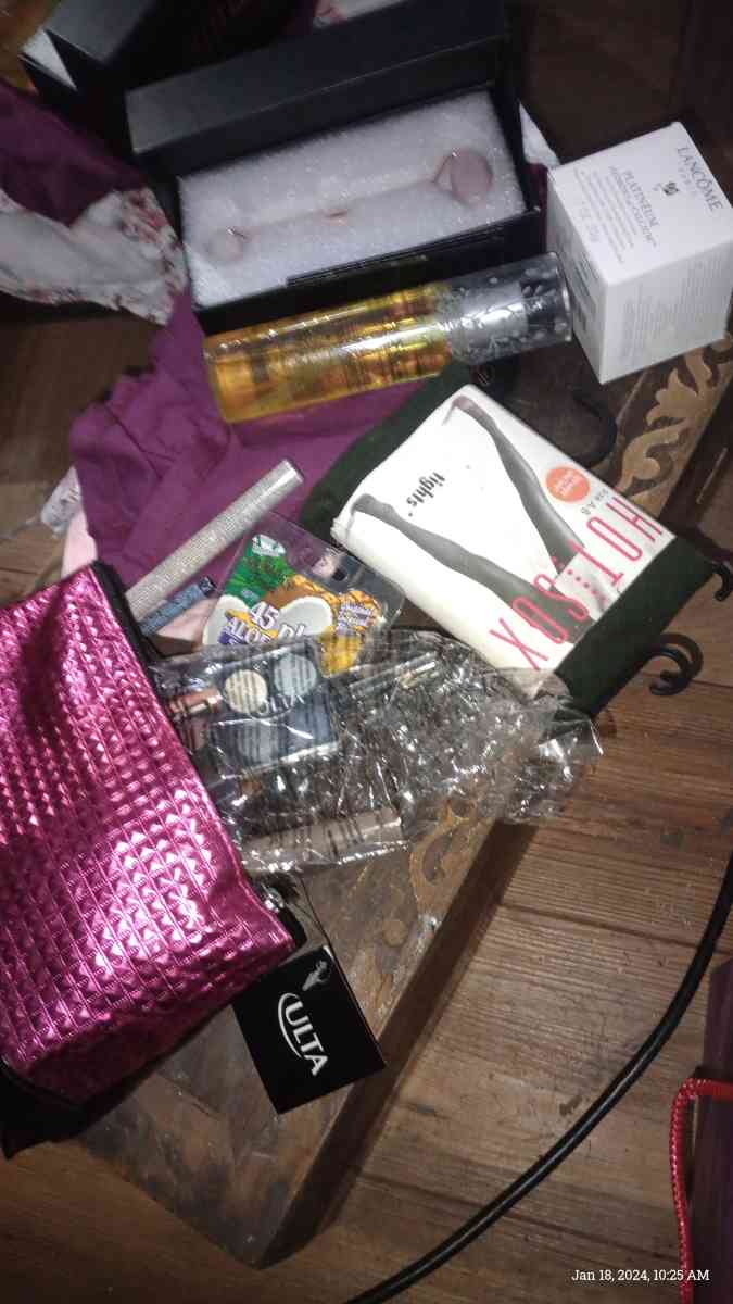 beauty valentines day baskets - Cottageville, South Carolina - FleaMarketBay